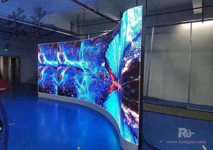 2020年柔性屏厂价销售 长沙LED柔性屏、弧形屏定制